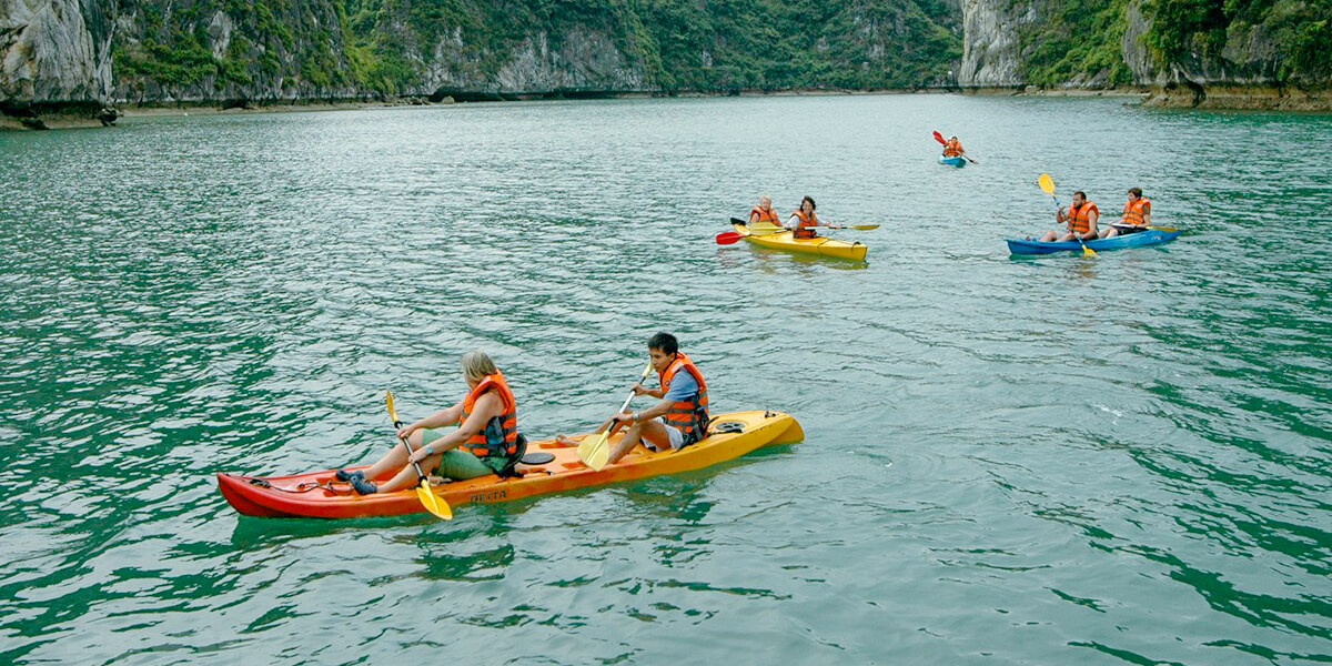 Experience kayaking in the wonderful Halong Bay